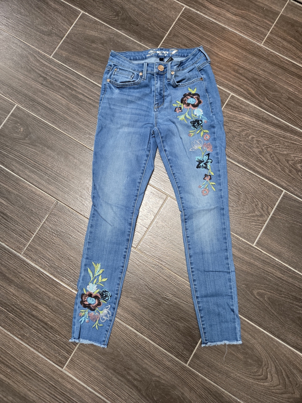 Seven7 Medium Blue Skinny Jeans with Multicolor Floral Embroidery